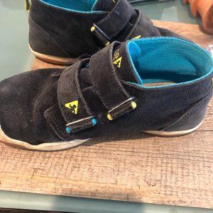 Plae Lou Navy suede sneakers